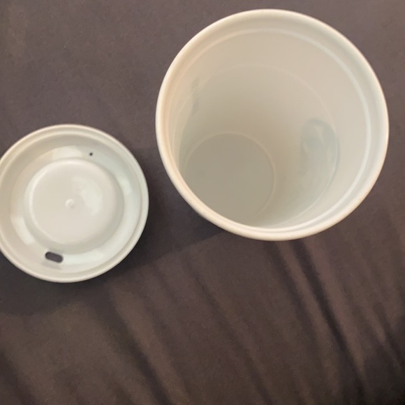 Starbucks Plastic Reusable White Cup - Picture 4 of 5